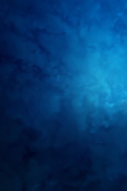 Derin mavi gökyüzü mavi renklerde