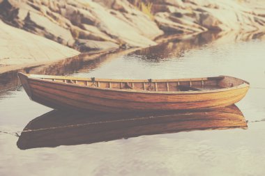 Klasik rowingboat sıcak akşam ışığında demirleyen