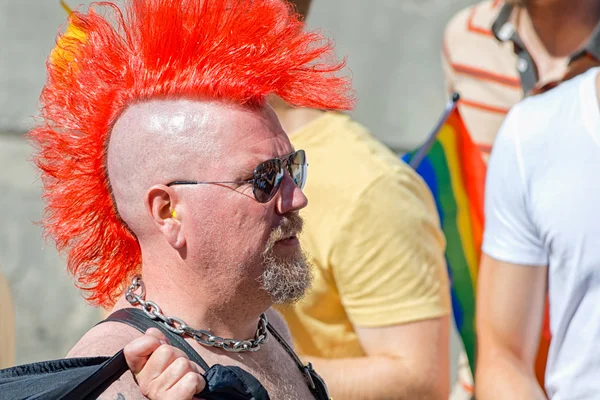 Man in profile with red mohikan at the Pride parade — Stock Photo, Image
