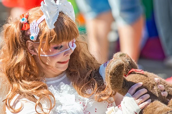 Cosplay nurse in blood with one eye with teddybear at the Pride — Stock Photo, Image