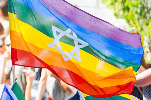 The rainbow flag with the star of David at the Pride parade — ストック写真