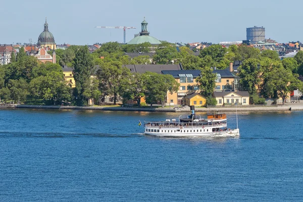 Klassieke stoomboot Norrskar met Skeppsholmen op achtergrond — Stockfoto