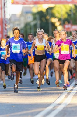 Leading group after the start at Lilla Midnattsloppet for aged 1