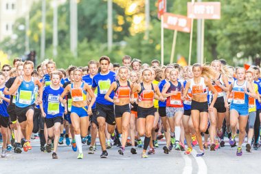 The starting field just after the start at Lilla Midnattsloppet 