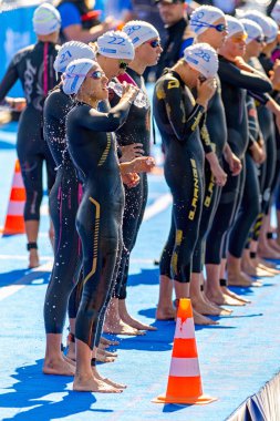Erin Densham (AUS) drinking water before the start at the Womens