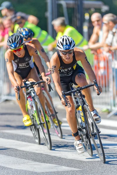 Cycling into a curve with Anja Knapp (GER) in the lead at the Wo — Stock Photo, Image