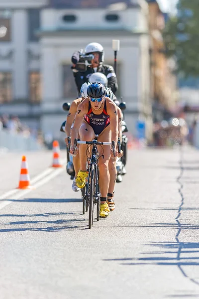 Leading group with Katie Zeferes (USA) in front with Sarah True — Zdjęcie stockowe