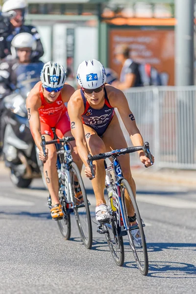 La ganadora Sarah True (USA) frente a Flora Duffy en el Women —  Fotos de Stock