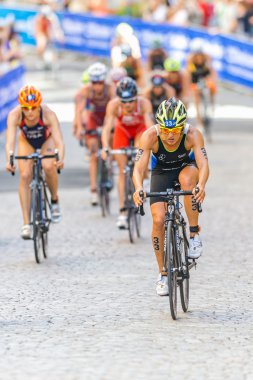 Mateja Simic (SLO) leading a group cycling at the Womens ITU Wor