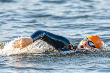 Closeup of a female triathlete crawling at the Womens ITU World