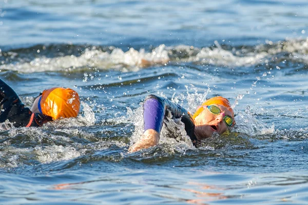 Two powerful female triathlete crawling at the Womens ITU World — Stock Fotó