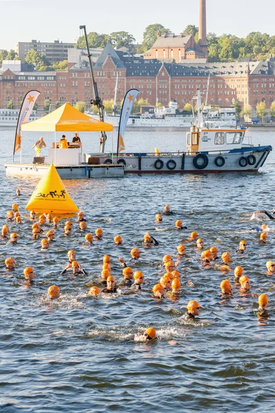 Start field waiting for the start of the swimming and floating w — Stockfoto