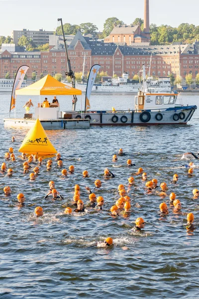 Inizio campo in attesa per l'inizio del nuoto e galleggiante w — Foto Stock