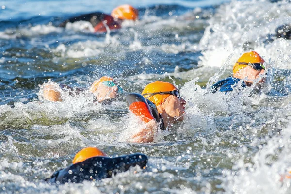 Start of one of the mens groups swimming at ITU World Triathlon — Stockfoto