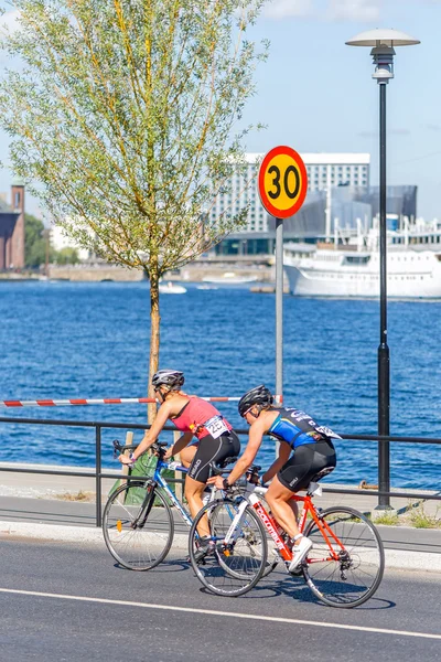 Triathletes with the Stockholm waterfront in background at the I — Stok fotoğraf