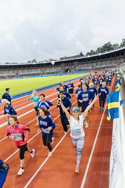 Happy runners just after the start at the Stockholm Olympic Stad — ストック写真