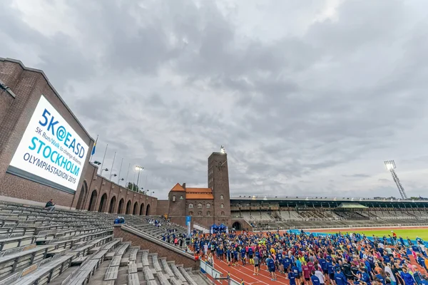 WarmUP z aerobik przed wyścigiem w Sztokholmie Olympic St — Zdjęcie stockowe