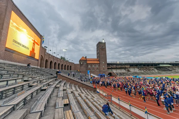 Warmup met aerobics voor de race op de Stockholm Olympische St — Stockfoto