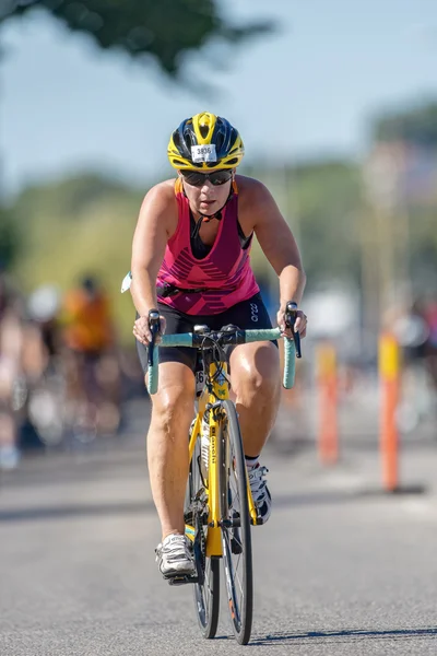 Focused triathlete cyclist in front view at the ITU World Triath — Zdjęcie stockowe