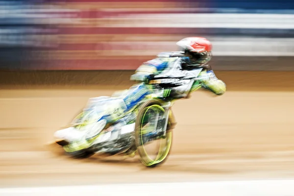 Speedway rider i rörelse på TEGERA Stockholm FIM Speedwa — Stockfoto