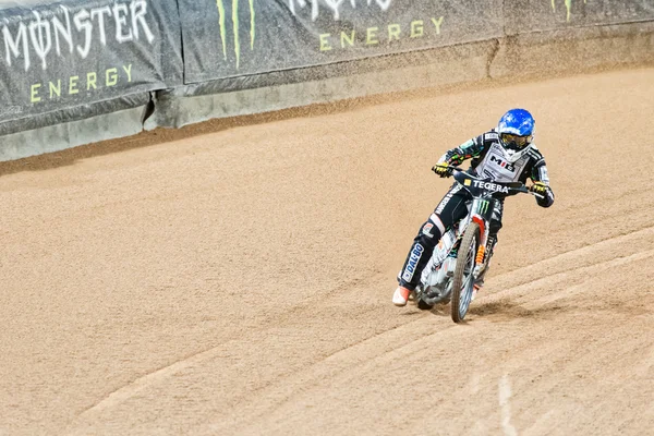 Speedway racer in a curve at the TEGERA Stockholm FIM Speedway G — стокове фото
