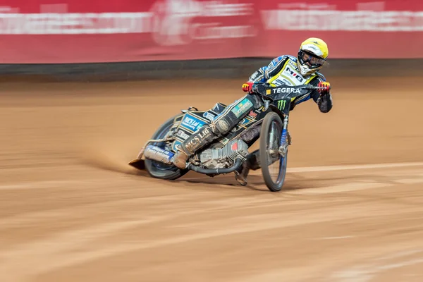 Speedway Racer em ação com movimento embaçado atrás na TEGERA S — Fotografia de Stock