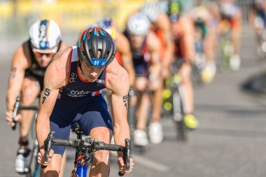 Closeup of Mathew Sharp from Great Britain leading a peleton at 