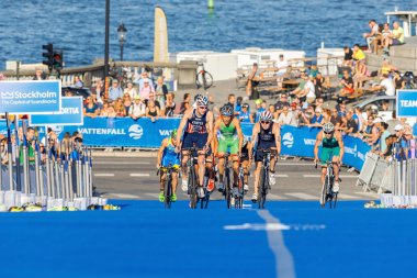 Hunter Kemper and Hunter Lussi from the USA into the transition 