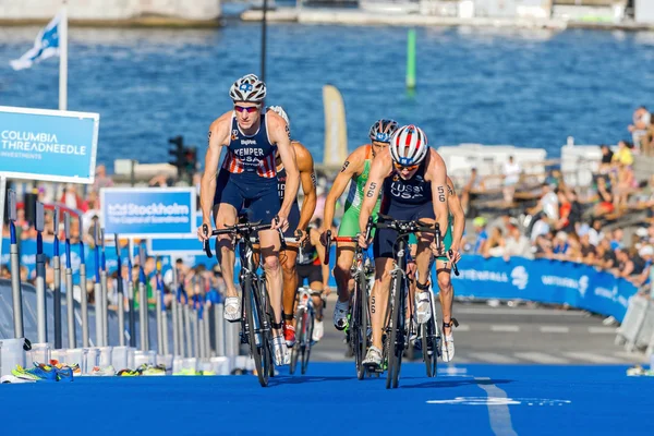 Hunter Kemper and Lussi from the USA at the Mens ITU World Triat — Stock Photo, Image
