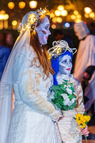 Mother and daughter at Halloween parade Shockholm in Kungstradga — Stock Photo, Image