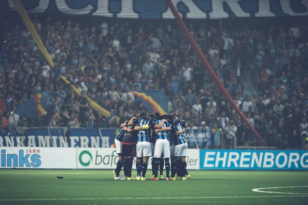 Peptalk before the soccer game the rivals Djurgarden and Hammarb — Stock Photo, Image