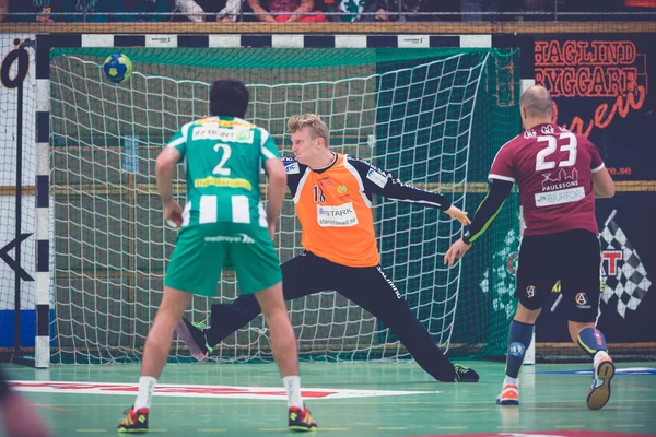 Hammarby portero Robin Hallberg en el partido de balonmano entre — Foto de Stock