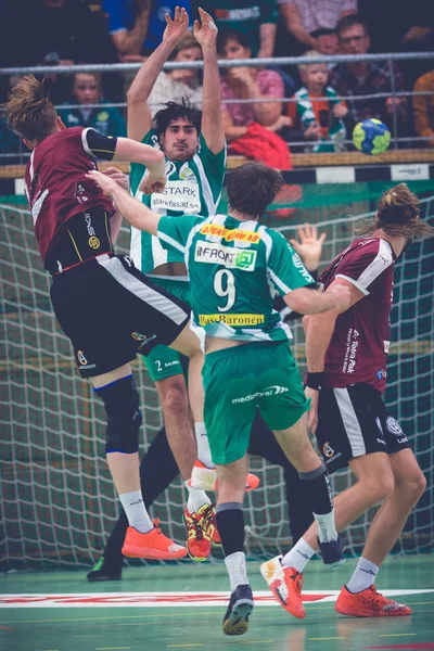Defensa Hammarby trata de bloquear en el partido de balonmano entre jamón — Foto de Stock