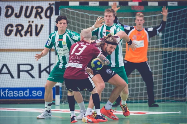 Jugadores de Lugi atacando en el partido de balonmano entre Hammarby vs. — Foto de Stock