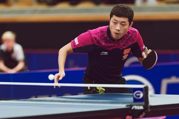 Partido entre Kristian Karlsson y Xu Xin en el ping-pong t — Foto de Stock