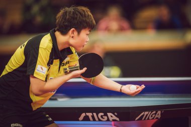 Ye, Yihan (SIN) ve Meng (CHI) arasındaki son karşılaşma)