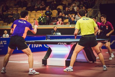Zhendong, Jike (Chi) ve Bo, Xin arasında çift final maçı (