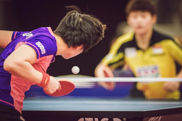 Final partido en doble entre Ye, Yihan (SIN) y Meng, Zi (CHI ) — Foto de Stock