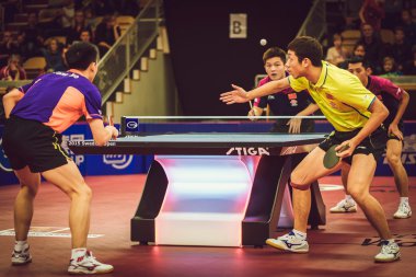 Zhendong, Jike (Chi) ve Bo, Xin arasında çift final maçı (