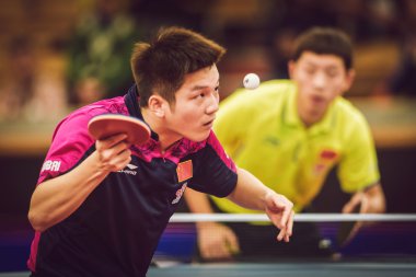 Zhendong, Jike (Chi) ve Bo, Xin arasında çift final maçı (
