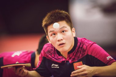 Zhendong, Jike (Chi) ve Bo, Xin arasında çift final maçı (
