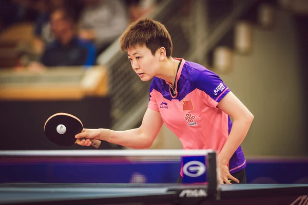 Finales entre Mu Zi (CHI) y Zhu Yuling (CHI) en tenis de mesa — Foto de Stock