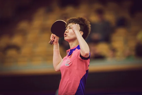 Ganador final Mu Zi (CHI) en el torneo de tenis de mesa SOC en el a — Foto de Stock