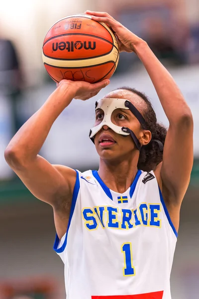 Penelty shot by Farhiya Abdi  in the Women European Basketball Q — Fotografia de Stock