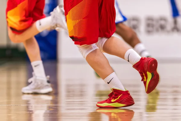 Pés e pernas no jogo Women European Basketball Qualifier ser — Fotografia de Stock