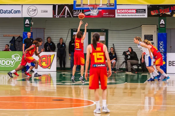 Espanha atacando no jogo Women European Basketball Qualifier — Fotografia de Stock
