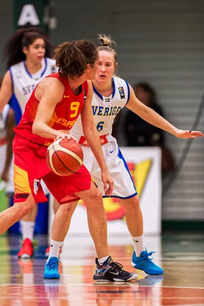 Laila Palau en el partido clasificatorio europeo de baloncesto femenino betw — Foto de Stock