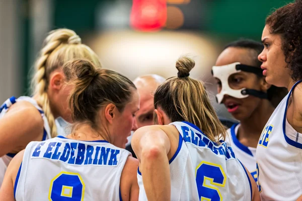 Peptalk no Women European Basketball Qualifier jogo entre — Fotografia de Stock