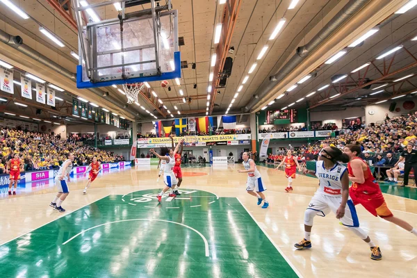 Jogo jogar em grande ângulo na Qualificação Europeia de Basquetebol Feminino — Fotografia de Stock