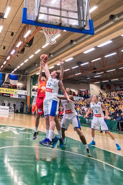 Jogo jogar em grande ângulo na Qualificação Europeia de Basquetebol Feminino — Fotografia de Stock